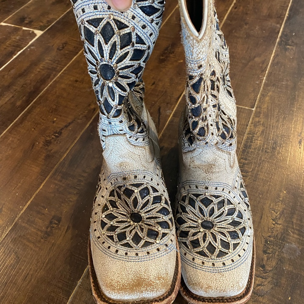 Size 8.5 Feerini boots. Real cowhide leather.